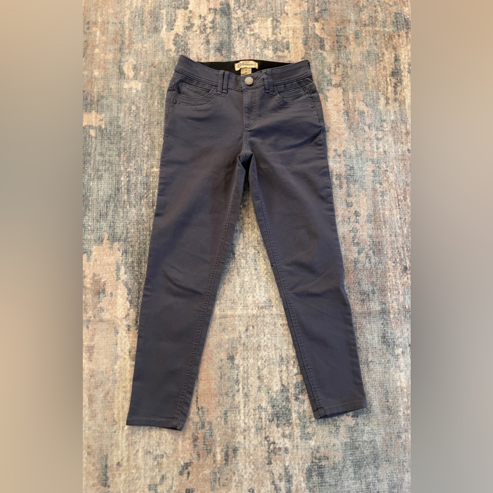 Democracy "Ab" technology. Gray in color. Size 4.